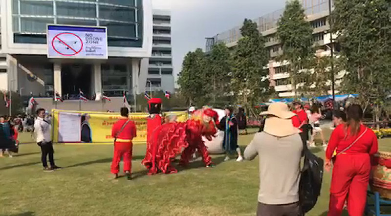 เชิดสิงโตวันรับปริญญา เชิดสิงโตวันรับปริญญา