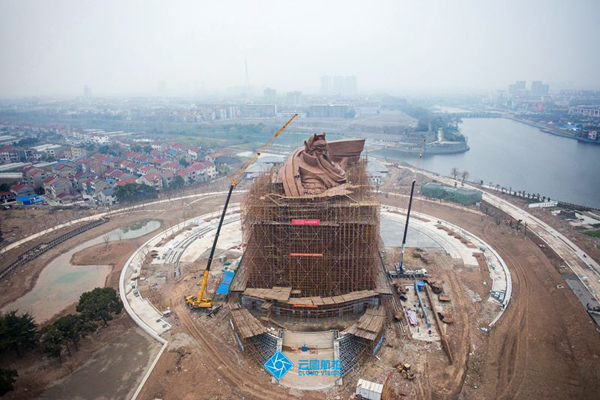 จีนสร้างรูปปั้นกวนอูใหญ่ที่สุดในโลก สง่างามสูงตระหง่าน 58 เมตร