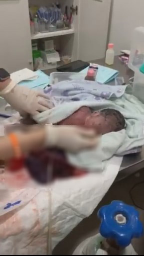 คลอดลูกกลางซอย คลอดลูกกลางซอย