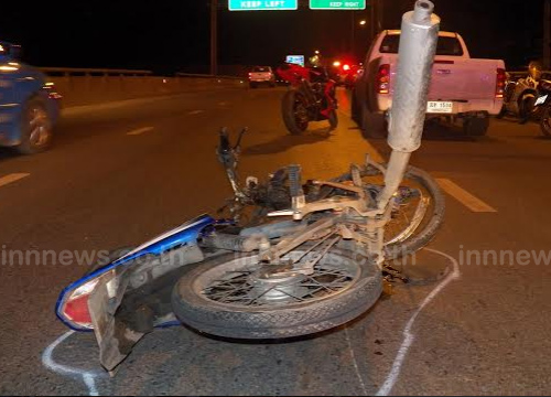 มอเตอร์ไซค์ซิ่งย้อนศรทางต่างระดับฟิวเจอร์ฯ ชนกระบะ ดับ 3 มอเตอร์ไซค์ซิ่งย้อนศรทางต่างระดับฟิวเจอร์ฯ ชนกระบะ ดับ 3