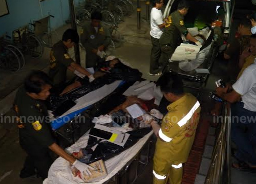 มอเตอร์ไซค์ซิ่งย้อนศรทางต่างระดับฟิวเจอร์ฯ ชนกระบะ ดับ 3 มอเตอร์ไซค์ซิ่งย้อนศรทางต่างระดับฟิวเจอร์ฯ ชนกระบะ ดับ 3