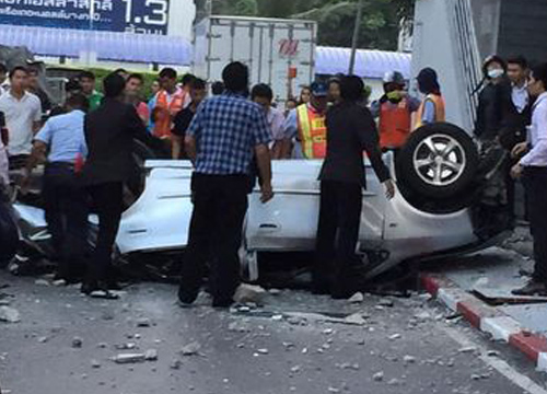 รถตกเดอะมอลล์บางกะปิ รถตกเดอะมอลล์บางกะปิ