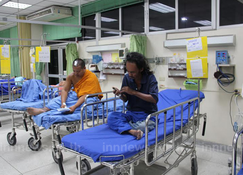 จับสึก หลวงพี่เมาเหล้า ขับรถชนดะ 2 แยกไฟแดง พังยับไป 8 คัน จับสึก หลวงพี่เมาเหล้า ขับรถชนดะ 2 แยกไฟแดง พังยับไป 8 คัน