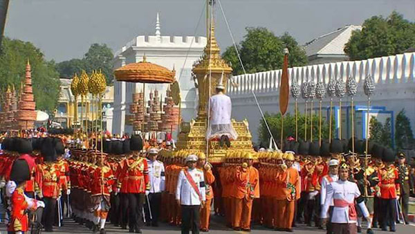 พลแบกหามริ้วขบวนพระบรมราชอิสริยยศ พลแบกหามริ้วขบวนพระบรมราชอิสริยยศ