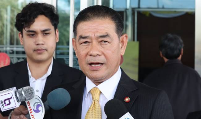 นายทศพล เพ็งส้ม นายทศพล เพ็งส้ม