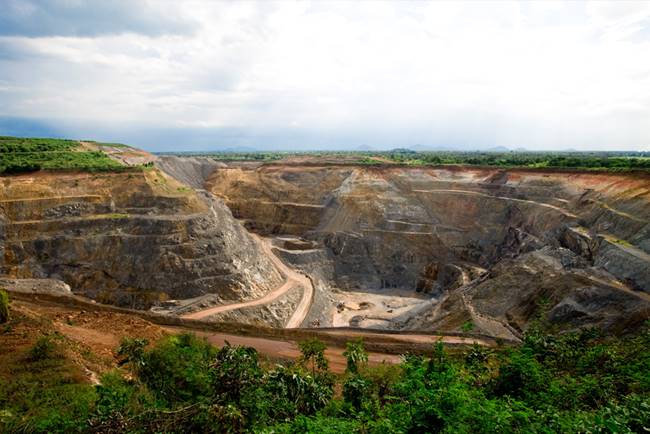 ม.44 ปิดเหมืองทองอัครา ม.44 ปิดเหมืองทองอัครา