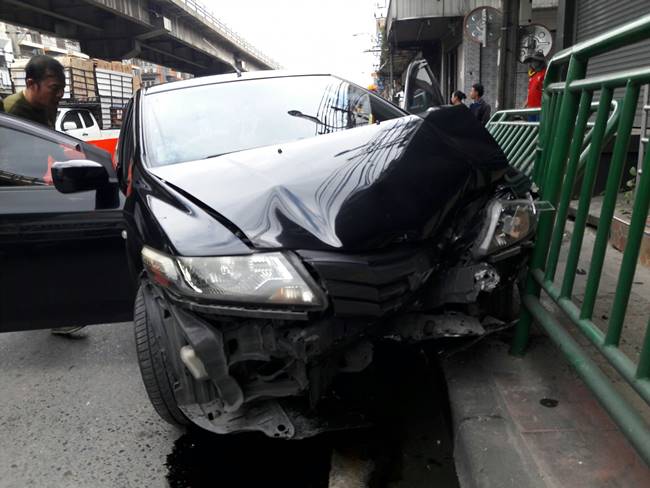 ชายขับเก๋งลมชักกำเริบ ชายขับเก๋งลมชักกำเริบ