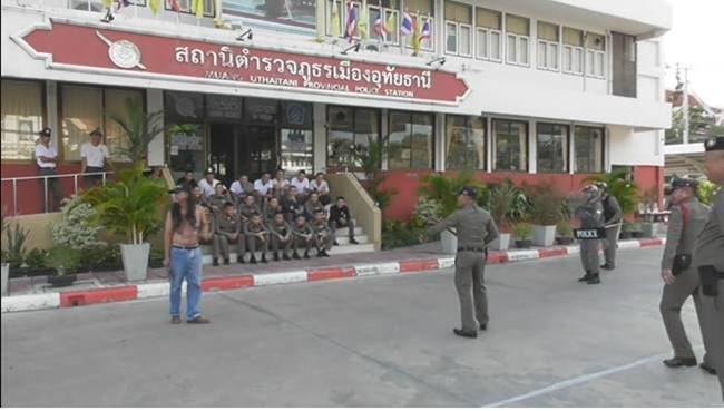 ตำรวจซ้อมแผนจับคนคลั่ง ตำรวจซ้อมแผนจับคนคลั่ง