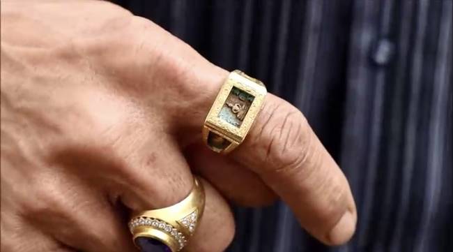 ฟ้าผ่าลงกลางรถ ฟ้าผ่าลงกลางรถ