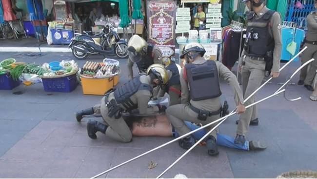 ตำรวจซ้อมแผนจับคนคลั่ง ตำรวจซ้อมแผนจับคนคลั่ง