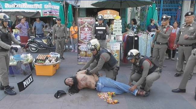 ตำรวจซ้อมแผนจับคนคลั่ง ตำรวจซ้อมแผนจับคนคลั่ง