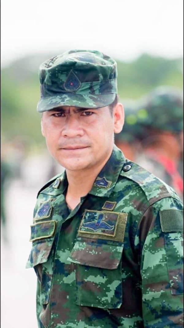 จ.ส.อ. สมชาย ครูฝึกนักเรียนนายสิบ จ.ส.อ. สมชาย ครูฝึกนักเรียนนายสิบ