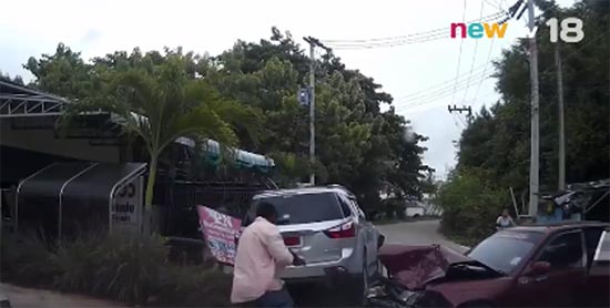 เอ็ม หนองปรือ เอเย่นต์ยาบ้าสาวจนมุม หลังโดนไล่ล่า-ซิ่งหนีชนยับ 5 คันรวด (มีคลิป) เอ็ม หนองปรือ เอเย่นต์ยาบ้าสาวจนมุม หลังโดนไล่ล่า-ซิ่งหนีชนยับ 5 คันรวด (มีคลิป)