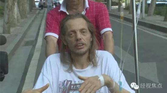 รักออนไลน์ทำเก้อ ชายดัตช์บินพบสาวจีน ปักหลักรอที่สนามบิน 10 วันยังไม่พบ รักออนไลน์ทำเก้อ ชายดัตช์บินพบสาวจีน ปักหลักรอที่สนามบิน 10 วันยังไม่พบ