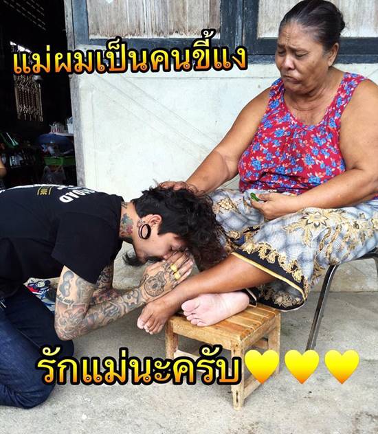 หนุ่มสักเต็มตัว วอนหยุดมองแค่ภายนอก บอกสักที่ผิวหนังไม่ได้สักที่สันดาน หนุ่มสักเต็มตัว วอนหยุดมองแค่ภายนอก บอกสักที่ผิวหนังไม่ได้สักที่สันดาน