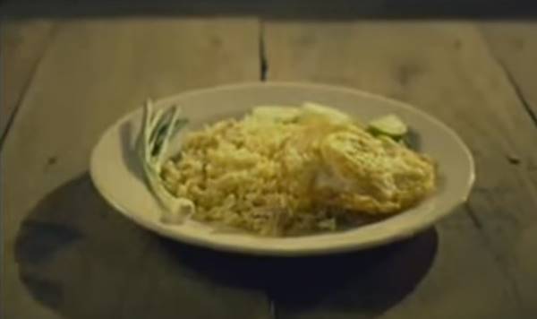 ข้าวผัดไข่ 1 จาน ของในหลวง ต้นแบบปรัชญาพอเพียง เรื่องเล่าจาก ดร.สุเมธ ข้าวผัดไข่ 1 จาน ของในหลวง ต้นแบบปรัชญาพอเพียง เรื่องเล่าจาก ดร.สุเมธ