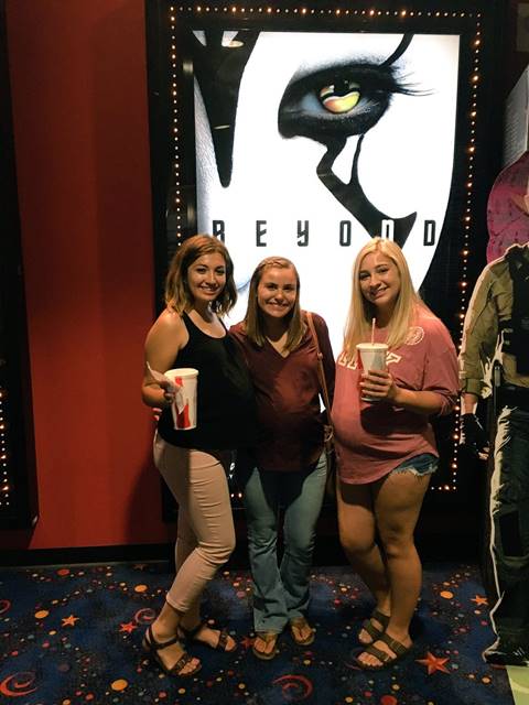 แผนสูงอะไรอย่างนี้ สาวแอ๊บเป็นคนท้อง ซ่อนแตงโมไปกินในโรงหนัง ! แผนสูงอะไรอย่างนี้ สาวแอ๊บเป็นคนท้อง ซ่อนแตงโมไปกินในโรงหนัง !