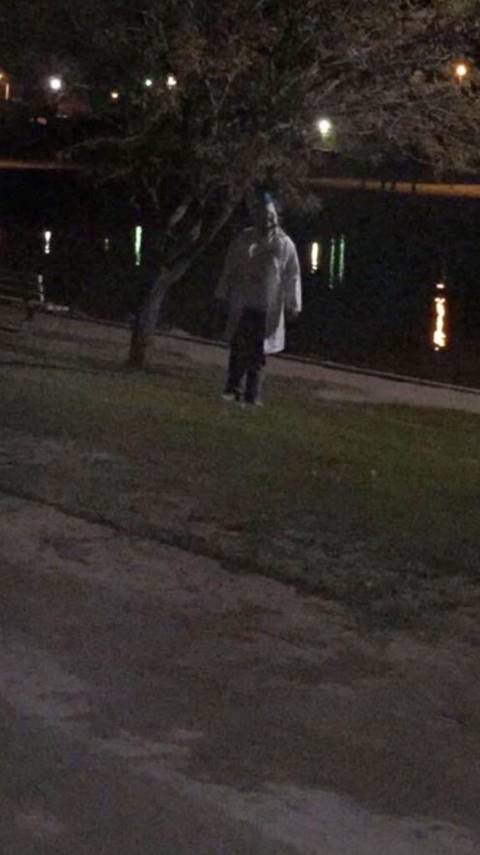 สหรัฐฯ ผวาหนัก คนแห่แต่งชุดตัวตลกหลอกคน แยกไม่ออกแกล้งเล่นหรือมิจฉาชีพ สหรัฐฯ ผวาหนัก คนแห่แต่งชุดตัวตลกหลอกคน แยกไม่ออกแกล้งเล่นหรือมิจฉาชีพ