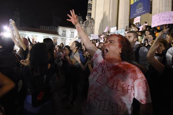 บราซิลเดือด ! 30 ชายโฉดรุมโทรมสาววัย 16 โพสต์คลิปประจานบนโลกออนไลน์ บราซิลเดือด ! 30 ชายโฉดรุมโทรมสาววัย 16 โพสต์คลิปประจานบนโลกออนไลน์บราซิลเดือด ! 30 ชายโฉดรุมโทรมสาววัย 16 โพสต์คลิปประจานบนโลกออนไลน์