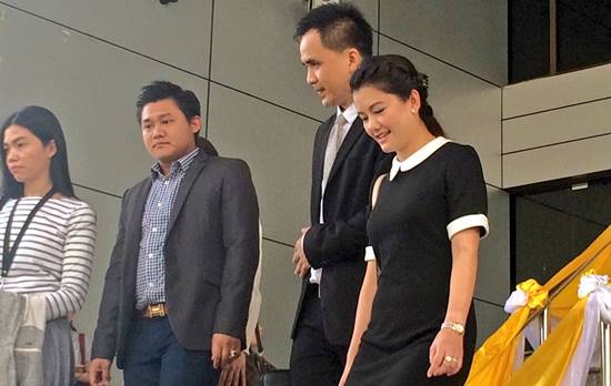 ไฮโซตั๋ม ขึ้นศาลกลับคำให้การ ยอมรับสารภาพคดีหมิ่น หมอแอร์ ไฮโซตั๋ม ขึ้นศาลกลับคำให้การ ยอมรับสารภาพคดีหมิ่น หมอแอร์