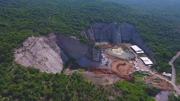 ร้องสอบ เจ้าคณะสุพรรณบุรีสร้างพระพุทธรูปแกะสลักริมผา ชี้ทำลายธรรมชาติ ร้องสอบ เจ้าคณะสุพรรณบุรีสร้างพระพุทธรูปแกะสลักริมผา ชี้ทำลายธรรมชาติร้องสอบ เจ้าคณะสุพรรณบุรีสร้างพระพุทธรูปแกะสลักริมผา ชี้ทำลายธรรมชาติ
