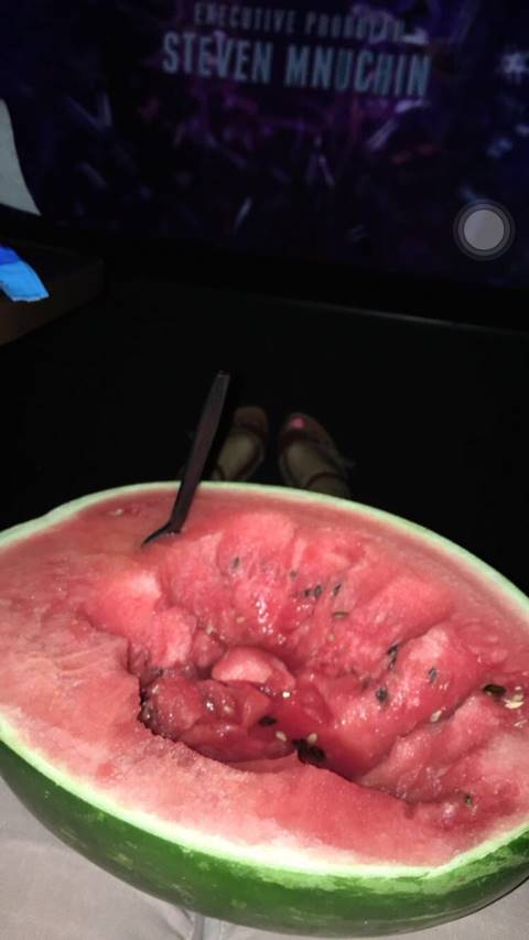 แผนสูงอะไรอย่างนี้ สาวแอ๊บเป็นคนท้อง ซ่อนแตงโมไปกินในโรงหนัง ! แผนสูงอะไรอย่างนี้ สาวแอ๊บเป็นคนท้อง ซ่อนแตงโมไปกินในโรงหนัง !