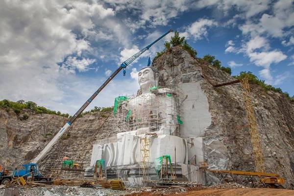 ร้องสอบ เจ้าคณะสุพรรณบุรีสร้างพระพุทธรูปแกะสลักริมผา ชี้ทำลายธรรมชาติ ร้องสอบ เจ้าคณะสุพรรณบุรีสร้างพระพุทธรูปแกะสลักริมผา ชี้ทำลายธรรมชาติ