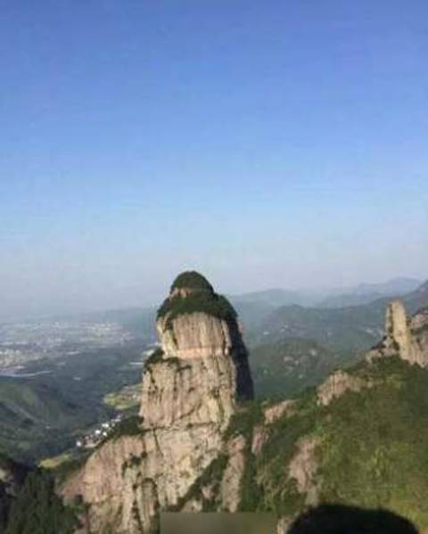 สาวเล่นใหญ่ปีนผาวาดรูปหนุ่มที่หลงรัก เด่นสง่ามาแต่ไกล สาวเล่นใหญ่ปีนผาวาดรูปหนุ่มที่หลงรัก เด่นสง่ามาแต่ไกล