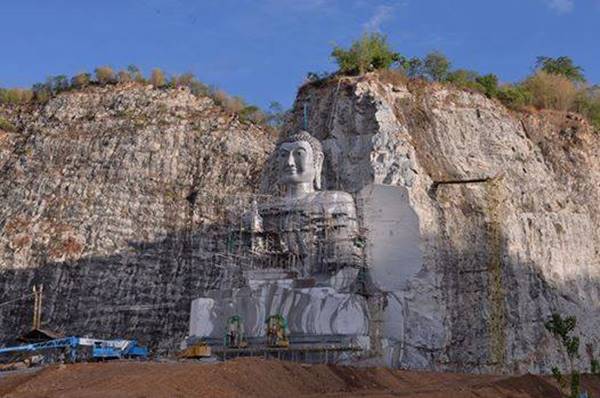 ร้องสอบ ! สร้างพระพุทธรูปแกะสลักริมผาใหญ่ที่สุดในโลก ชี้ทำลายธรรมชาติ ร้องสอบ ! สร้างพระพุทธรูปแกะสลักริมผาใหญ่ที่สุดในโลก ชี้ทำลายธรรมชาติ