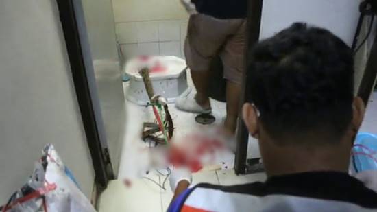 สยองหนักมาก งูเหลือมพุ่งจากคอห่านงับเจ้าโลกหนุ่ม อาการสาหัส สยองหนักมาก งูเหลือมพุ่งจากคอห่านงับเจ้าโลกหนุ่ม อาการสาหัส