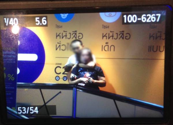 ระทึก เกิดเหตุชายคลั่งจี้ตัวประกัน ในงานสัปดาห์หนังสือ ศูนย์ประชุมสิริกิต์ ระทึก เกิดเหตุชายคลั่งจี้ตัวประกัน ในงานสัปดาห์หนังสือ ศูนย์ประชุมสิริกิต์