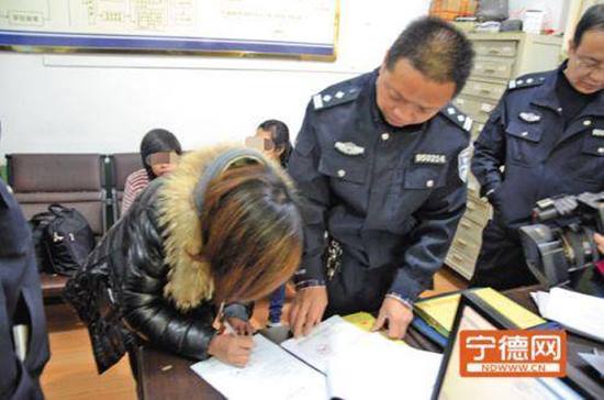 ตำรวจจับชายพิการขา ซื้อ ตำรวจจับชายพิการขา ซื้อ