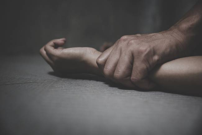 พ่อข่มขืนลูกสาว พ่อข่มขืนลูกสาว