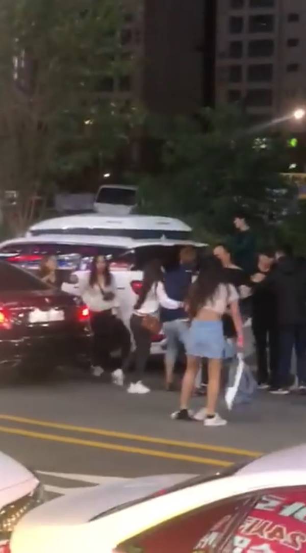 ผู้หญิงตบกัน ผู้หญิงตบกัน