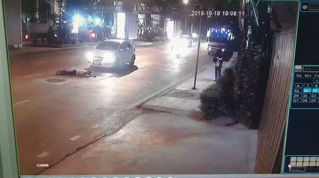 กระโดดให้รถชน กระโดดให้รถชน