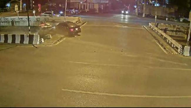 เซนติเมตร ล้นตู้ เซนติเมตร ล้นตู้