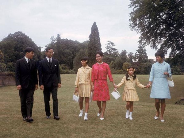 ในหลวง ร.9 และพระบรมวงศานุวงศ์ ในหลวง ร.9 และพระบรมวงศานุวงศ์