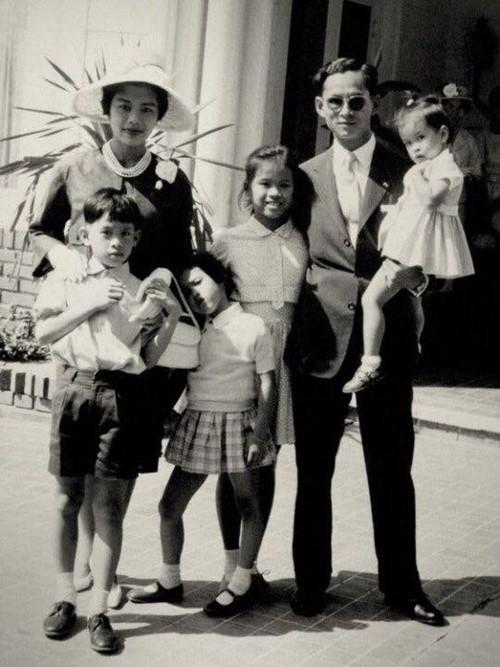 ในหลวง ร.9 และพระบรมวงศานุวงศ์ ในหลวง ร.9 และพระบรมวงศานุวงศ์