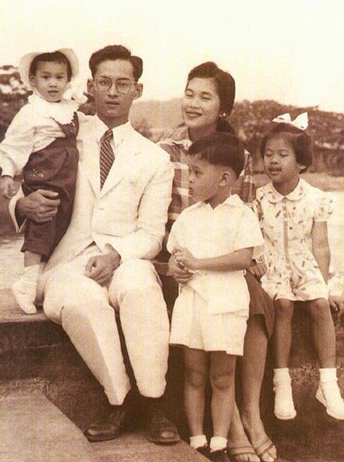 ในหลวง ร.9 และพระบรมวงศานุวงศ์ ในหลวง ร.9 และพระบรมวงศานุวงศ์