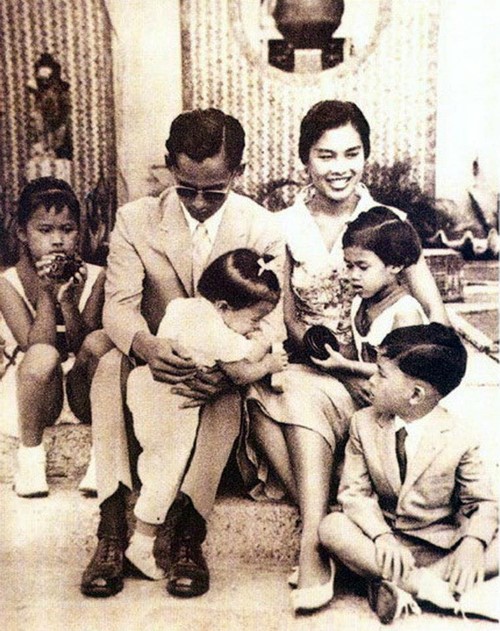 ในหลวง ร.9 และพระบรมวงศานุวงศ์ ในหลวง ร.9 และพระบรมวงศานุวงศ์