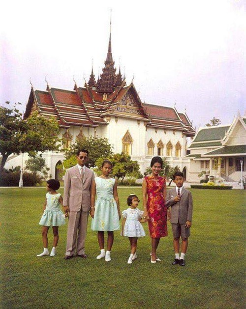 ในหลวง ร.9 และพระบรมวงศานุวงศ์ ในหลวง ร.9 และพระบรมวงศานุวงศ์