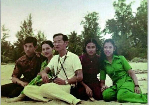 ในหลวง ร.9 และพระบรมวงศานุวงศ์ ในหลวง ร.9 และพระบรมวงศานุวงศ์
