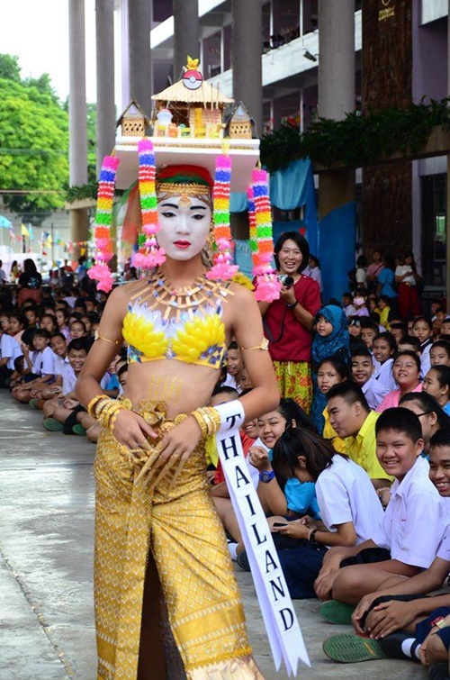 เด็ก ม.3 ครีเอทชุดรีไซเคิล เด็ก ม.3 ครีเอทชุดรีไซเคิล
