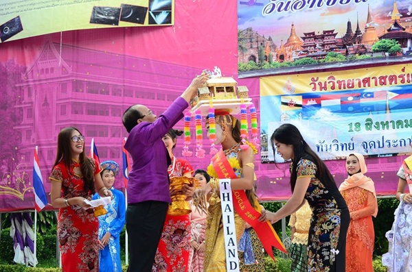 เด็ก ม.3 ครีเอทชุดรีไซเคิล เด็ก ม.3 ครีเอทชุดรีไซเคิล