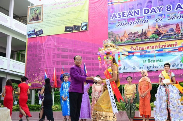 เด็ก ม.3 ครีเอทชุดรีไซเคิล เด็ก ม.3 ครีเอทชุดรีไซเคิล