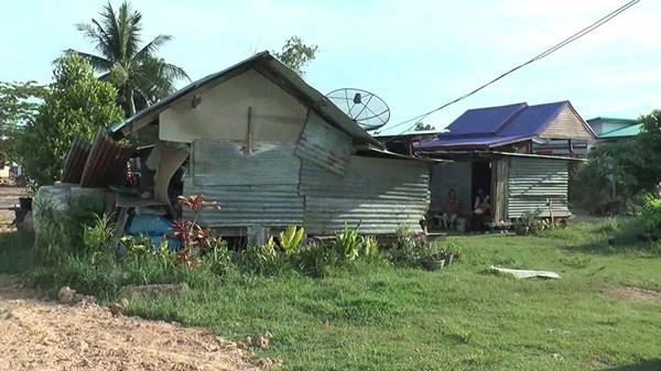 วอนช่วย สาวตาบอด 2 ข้าง วอนช่วย สาวตาบอด 2 ข้าง