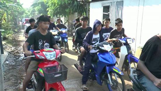 แก๊งแว้นเบิ้ลเครื่องสนั่นวัด แก๊งแว้นเบิ้ลเครื่องสนั่นวัด