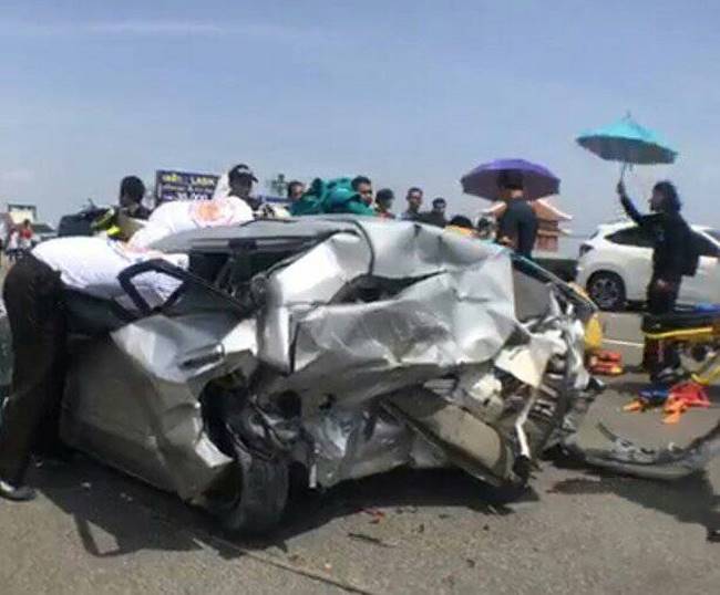 รถชนกันบนทางพิเศษบูรพาวิถี รถชนกันบนทางพิเศษบูรพาวิถี