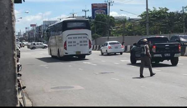 ตำรวจยิงปืนสกัดกระบะ ตำรวจยิงปืนสกัดกระบะ