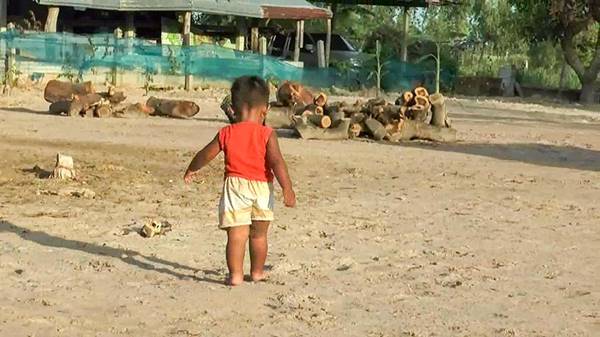 วอนช่วย สาวตาบอด 2 ข้าง วอนช่วย สาวตาบอด 2 ข้าง